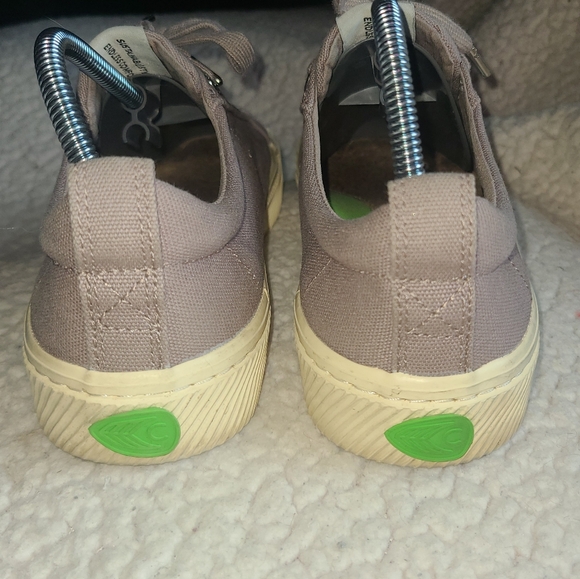 Cariuma women's low canvas sneaker size 7.5 - Picture 3 of 8